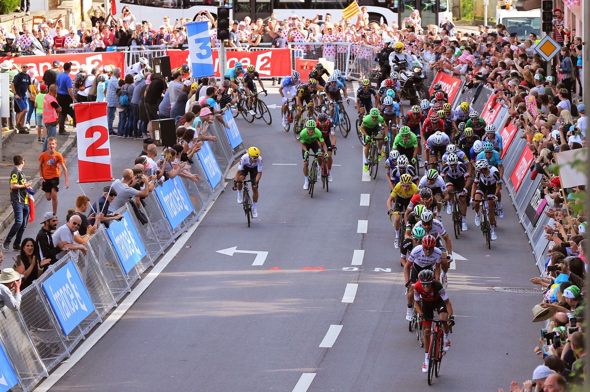 Richie Porte (BMC) strings out the peloton with his late move