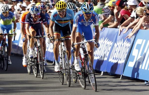 Marzio Bruseghin (Italy) pounded the peloton on the first four kilometres of the last lap. After he swung off he lost five minutes on the ride to the line.