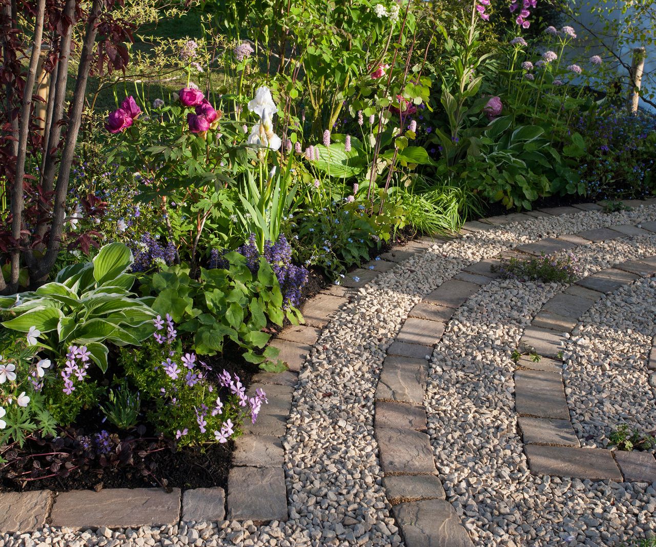 No-grass front yard ideas: 10 ways to say goodbye to a lawn | Homes and ...