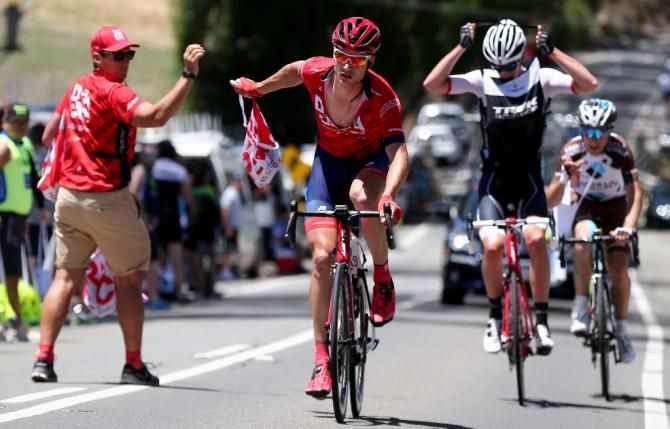 Will Clarke (Drapac) grabs lunch during stage 3