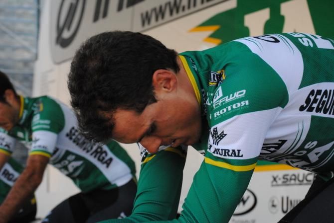 Luis Le&oacute;n S&aacute;nchez (Caja Rural) is tanned... Except for the strips of the helmet.