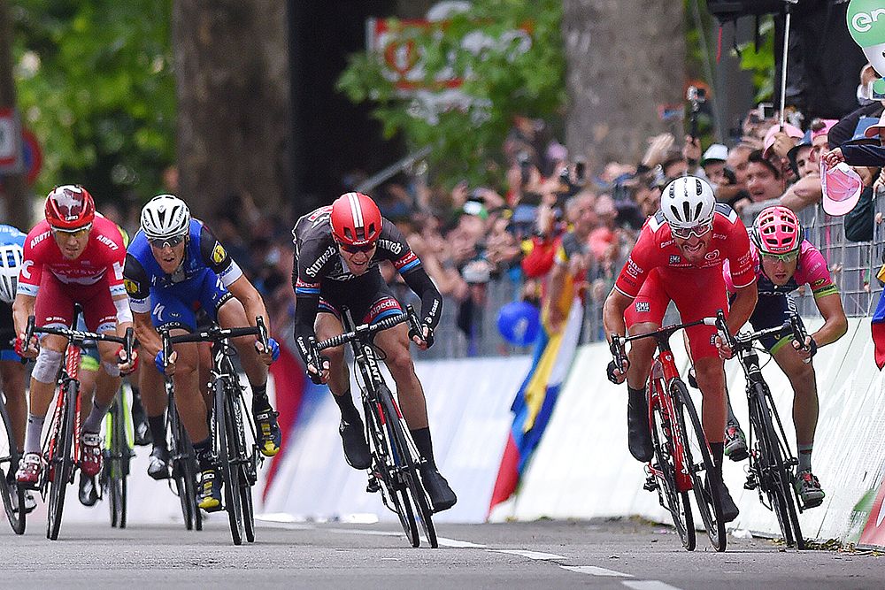 Giacomo Nizzolo (Trek-Segafredo) won the bunch sprint but was later disqualified for irregular sprinting
