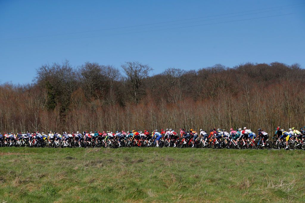 KUURNE BELGIUM FEBRUARY 27 A general view of the peloton competing during the 74th Kuurne Bruxelles Kuurne 2022 a 1951km race from Kuurne to Kuurne KuurneBxlKuurne on February 27 2022 in Kuurne Belgium Photo by Bas CzerwinskiGetty Images