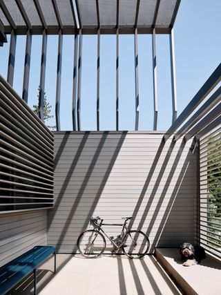 Entrance courtyard, Wavelet House