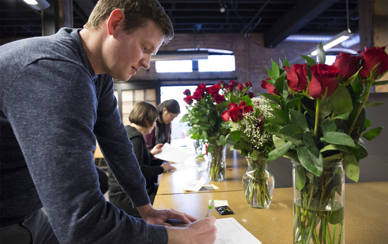 Best flower delivery online - red roses
