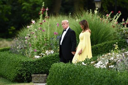 The Trumps travel to Blenheim Palace for dinner.