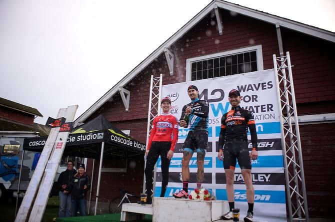 Ben Berden (RALEIGH/CLEMENT) takes the top step of the podium