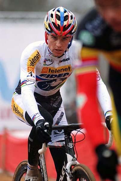 Zdenek Stybar (Telenet Fidea) concentrates as he follows Sven Nys.