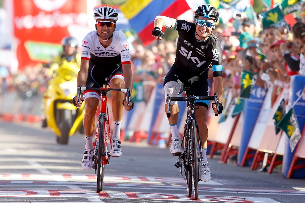 Nicolas Roche (Sky) beats Haimar Zubeldia (Trek) for the stage 18 win.