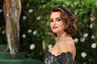 bilingual celebs Penelope Cruz