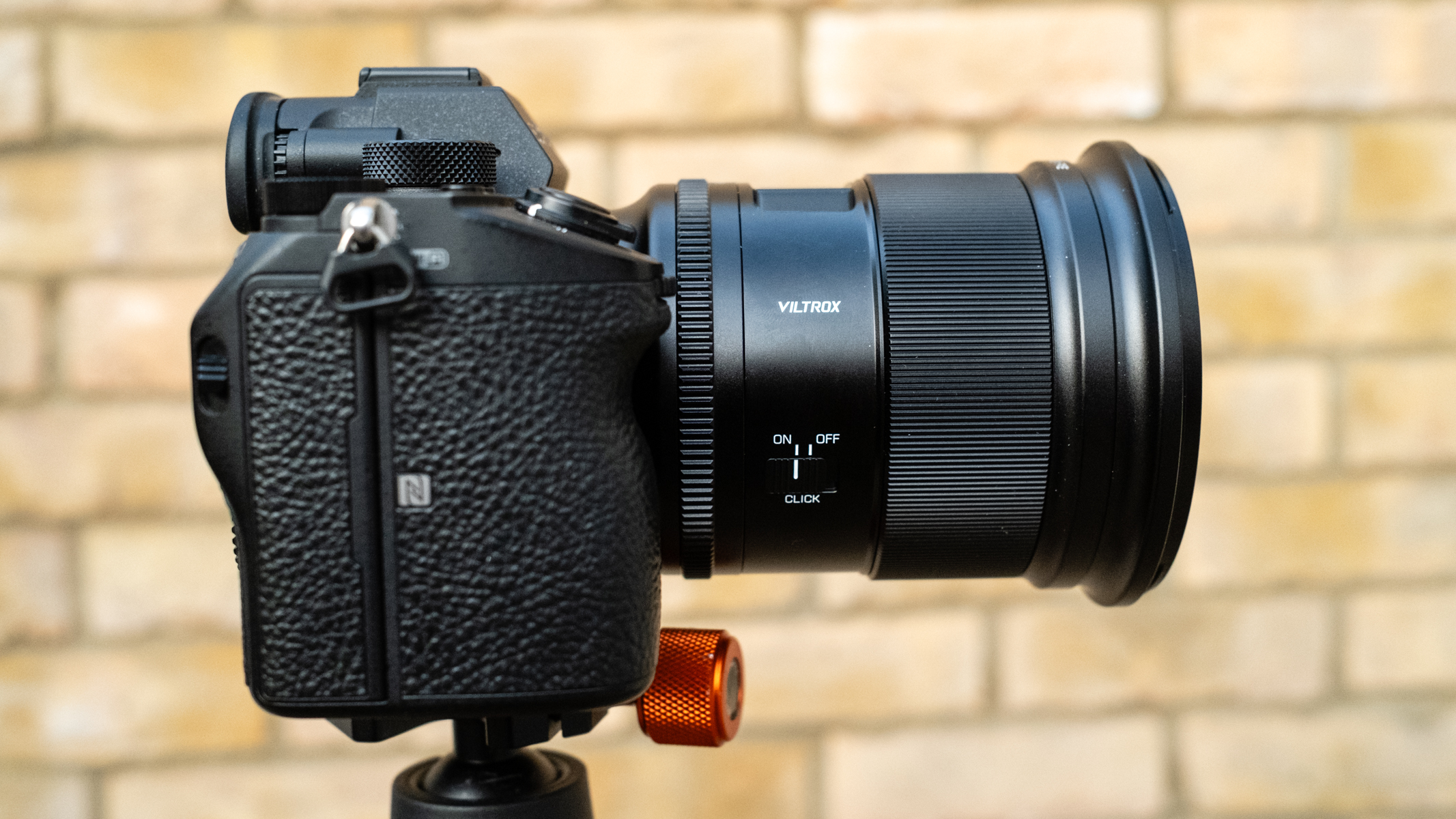 Viltrox AF 16mm f/1.8 FE aperture click controls