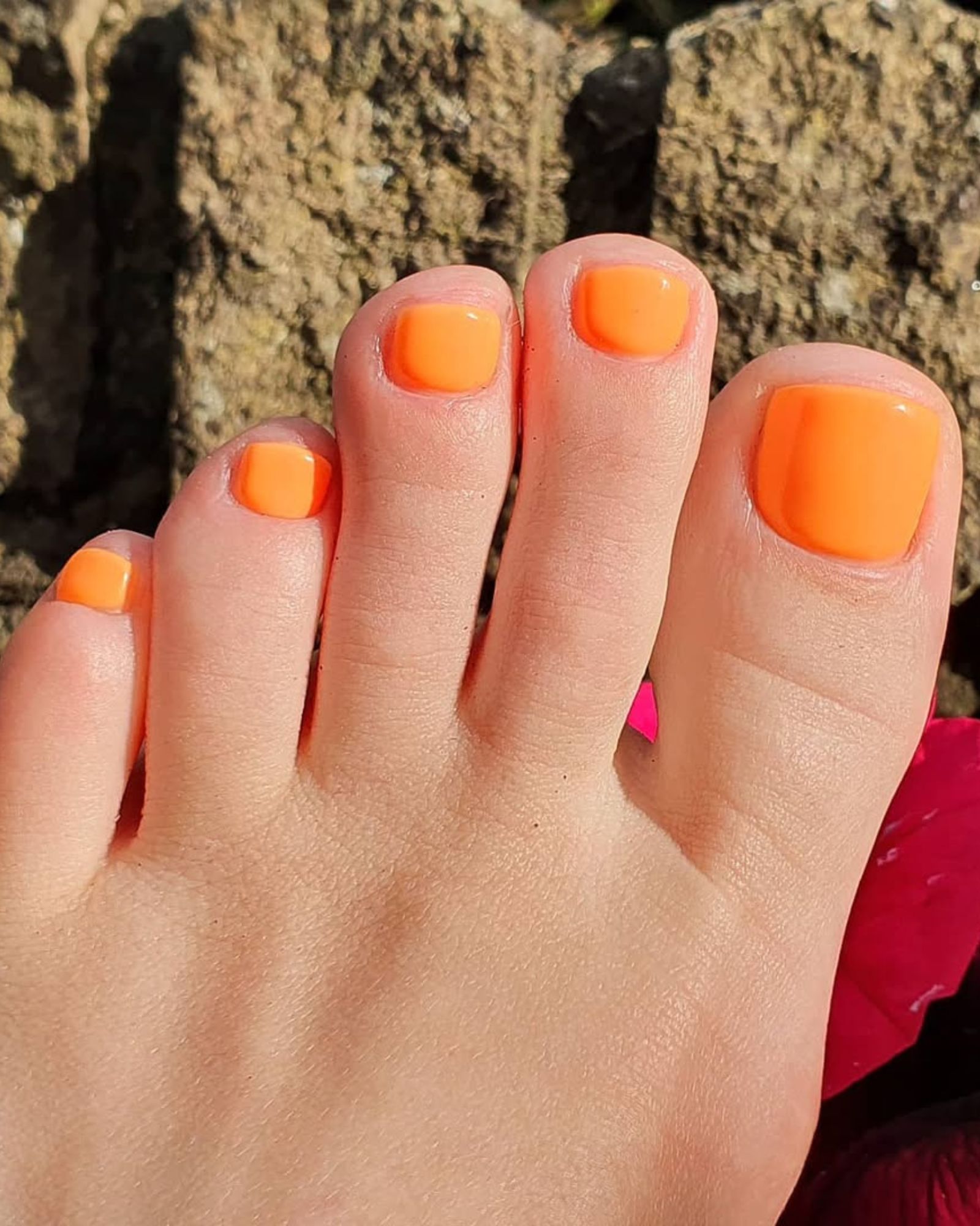 Neon Pedikür Trendi @nailsbyaimeegc