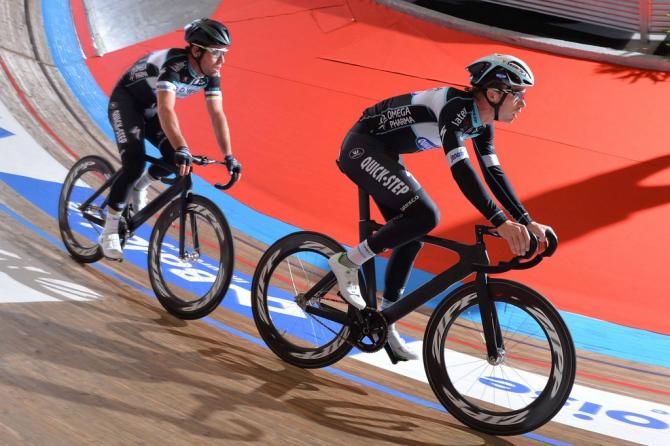Iljo Keisse leading Mark Cavendish