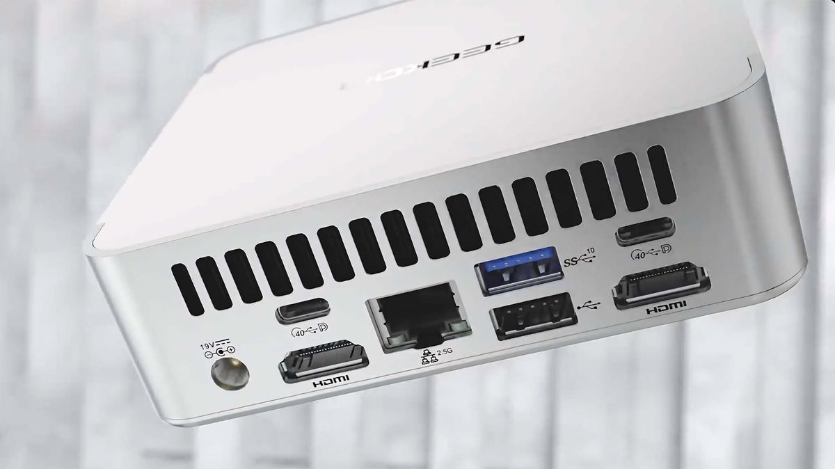 Geekom XT12 Pro Mini PC ports.