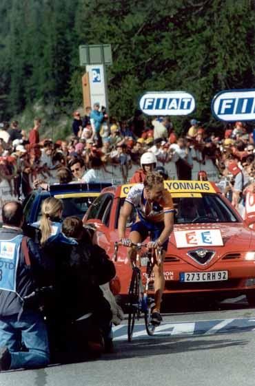Michael Boogerd reaches the line at La Plagne in 2002.