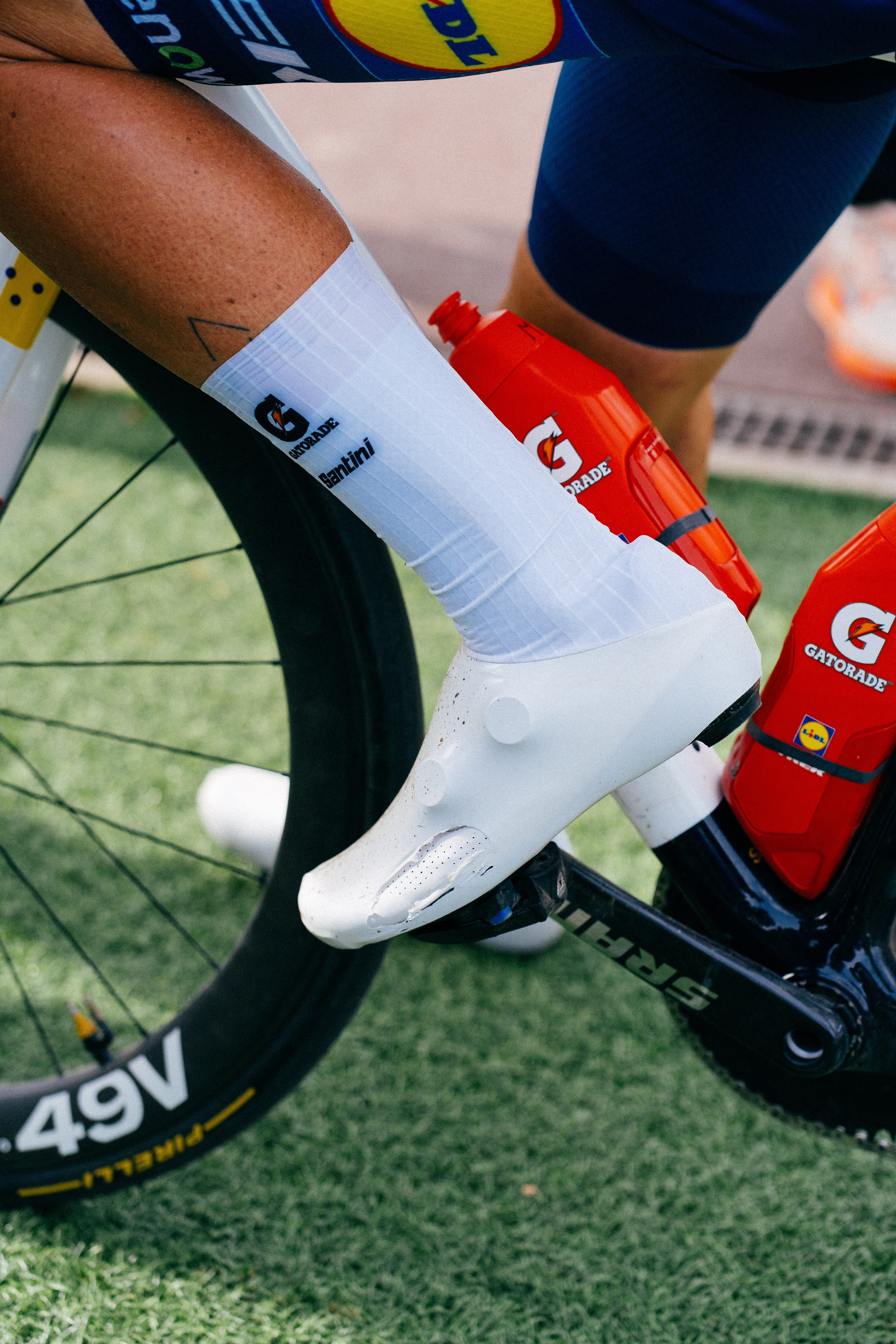 Los corredores de la París-Roubaix en la meta