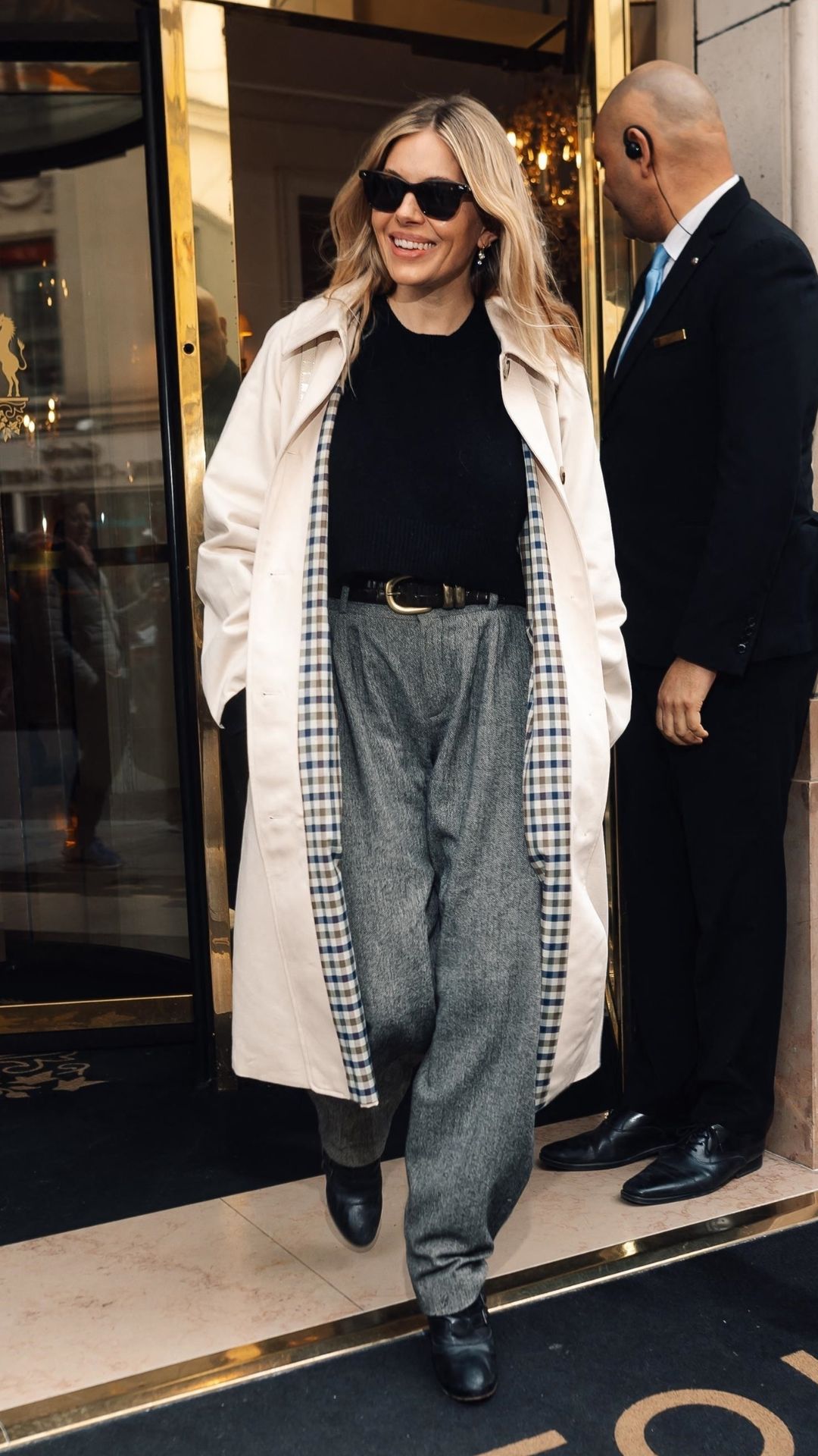 Sienna Miller leaves the Hotel Bristol in Paris on the sidelines of the women's fashion week on 28/02/2024