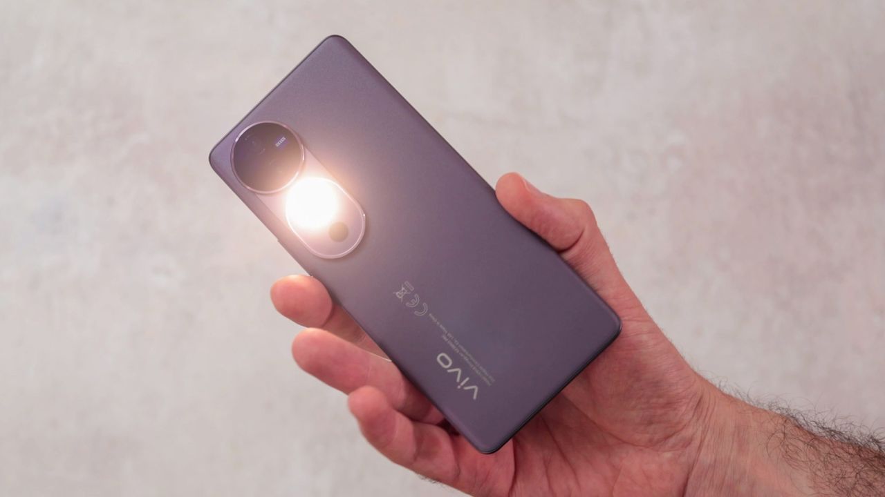 A photo of the Vivo V40 and V40 Pro