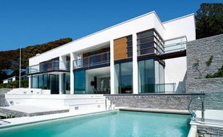 A Dream Modernist Home on the Coast
