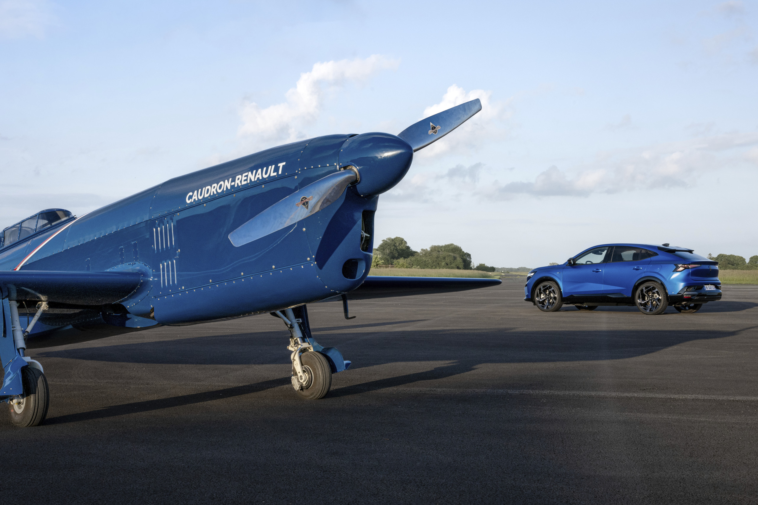 Renault Caudron Rafale C.460 alongside the contemporary Renault Rafale