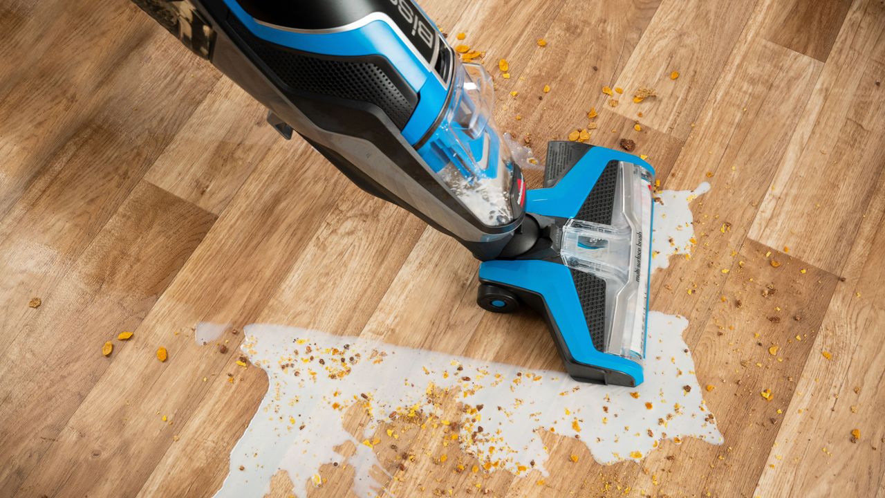 Bissell CrossWave cleaning hardwood floor