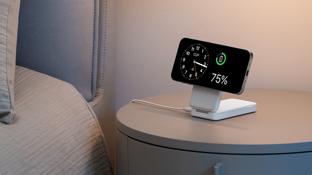 Chargeur Anker MagGo avec un iPhone connecté