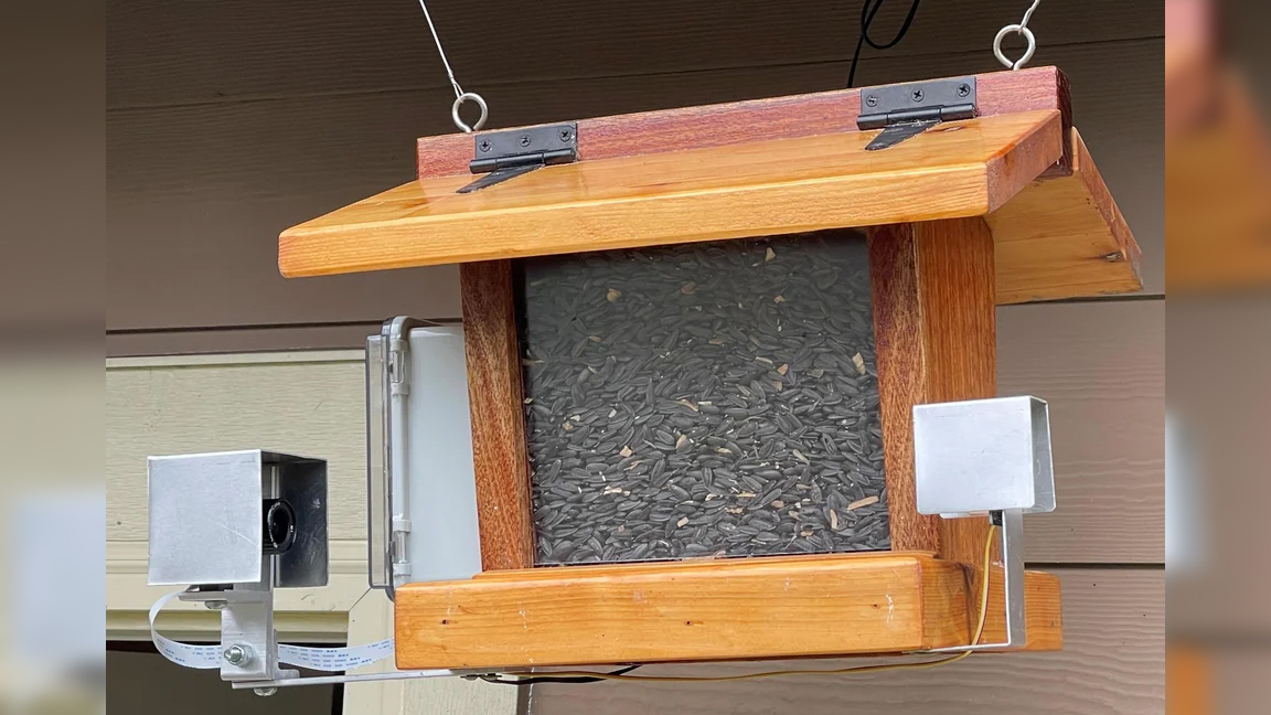 Smart Raspberry Pi Bird Feeder Logs Avian Guests | Tom's Hardware