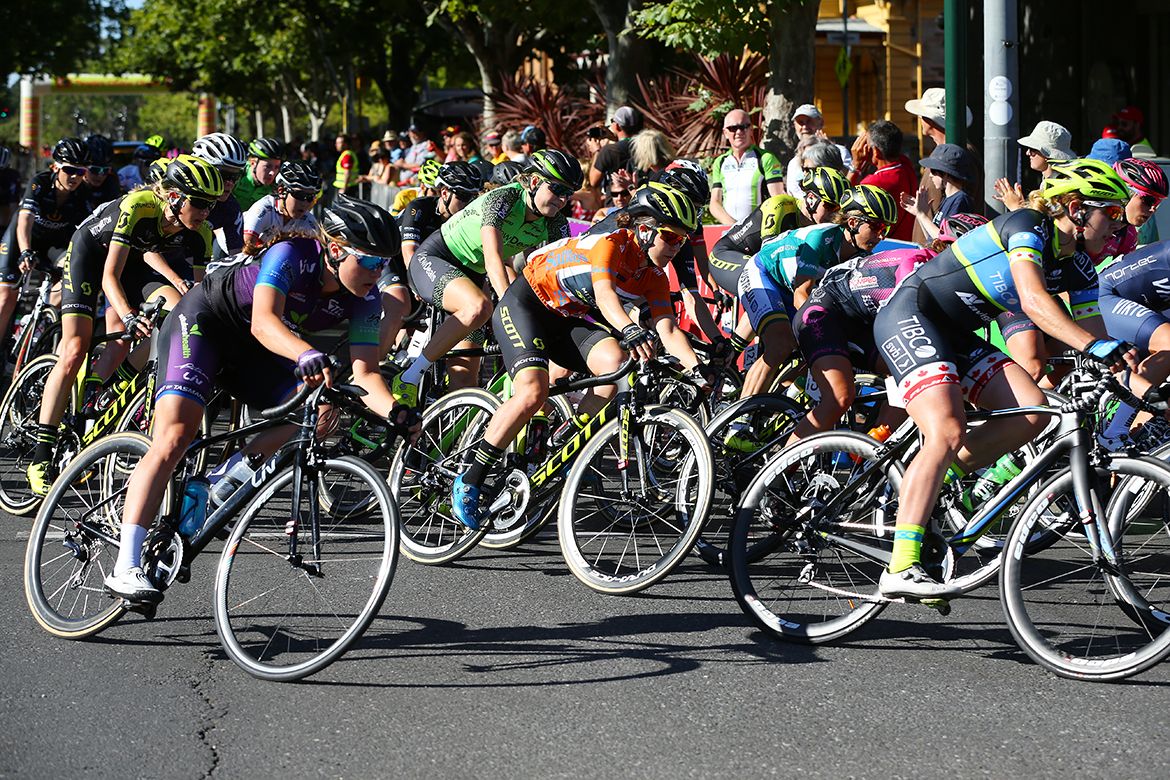 Amanda Spratt (Mitchelton-Scott) safely ensconced in the peloton.