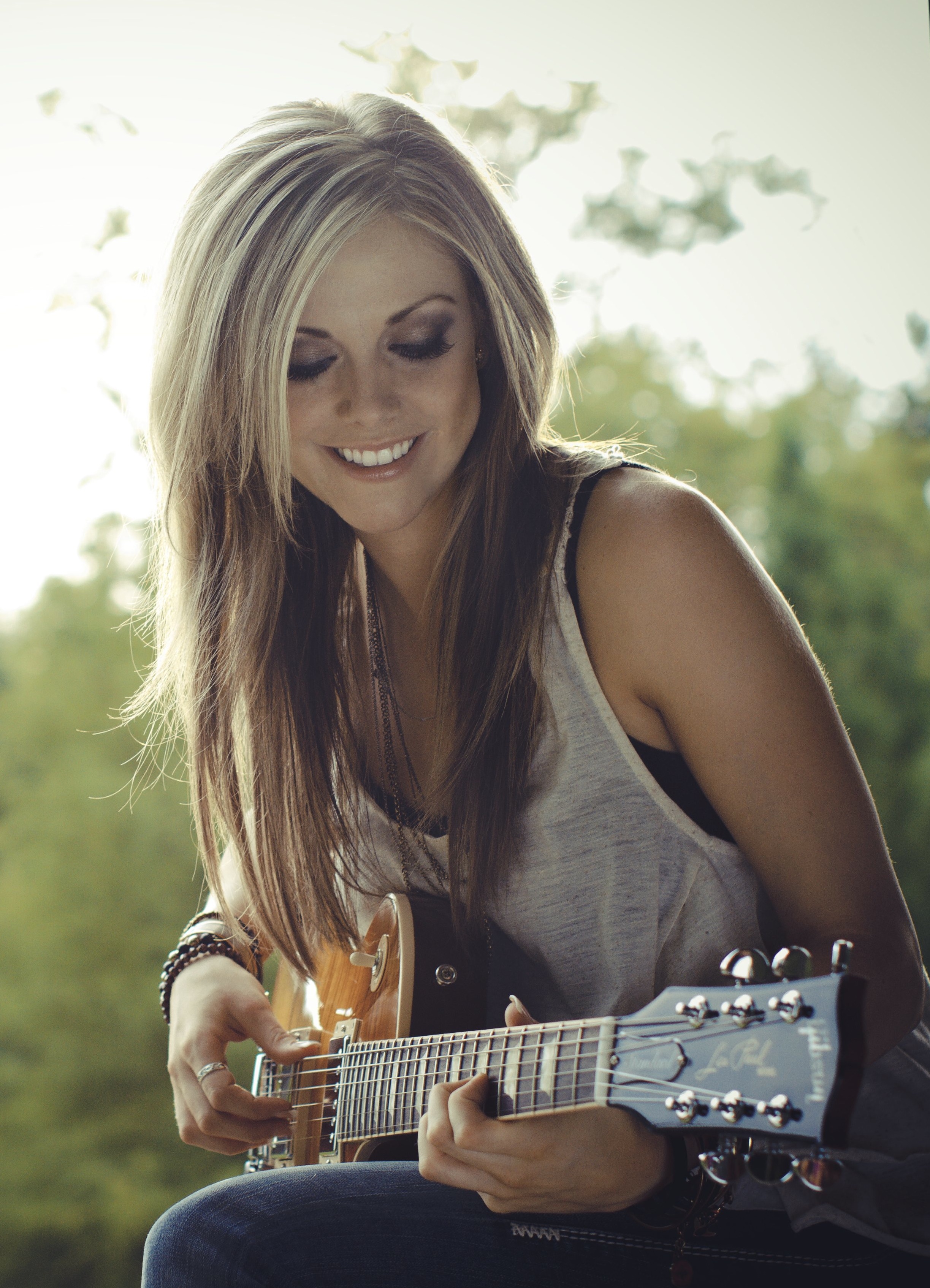 lindsay ell guitar