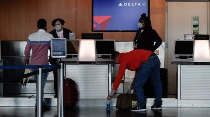 Delta Airlines check-in desk © Bing Guan/Bloomberg via Getty Images