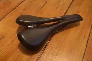 Image shows the Specialized Oura Expert Gel which is among the best women's bike saddles