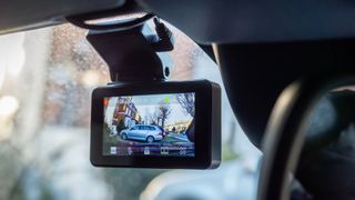 Kingslim D4 setup inside car showing video footage