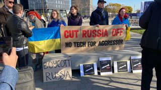 Ukrainian protesters slogans, including "no tech for aggressor", MWC22