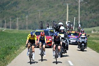 Faun Tour Femmes: Lauren Dickson takes first professional victory on stage 4 as team-mate Juliette Berthet seals overall