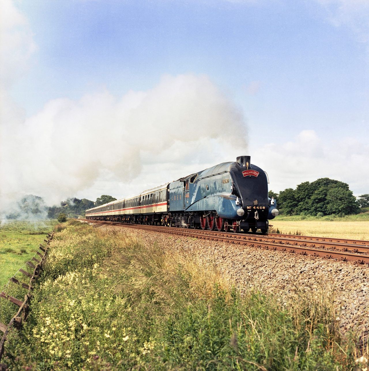 Steam railway train engine A4 Pacific No.4468 Mallard &#039;88. World record holder for the fastest steam locomotive, a feat achieved on 3rd July 1938.