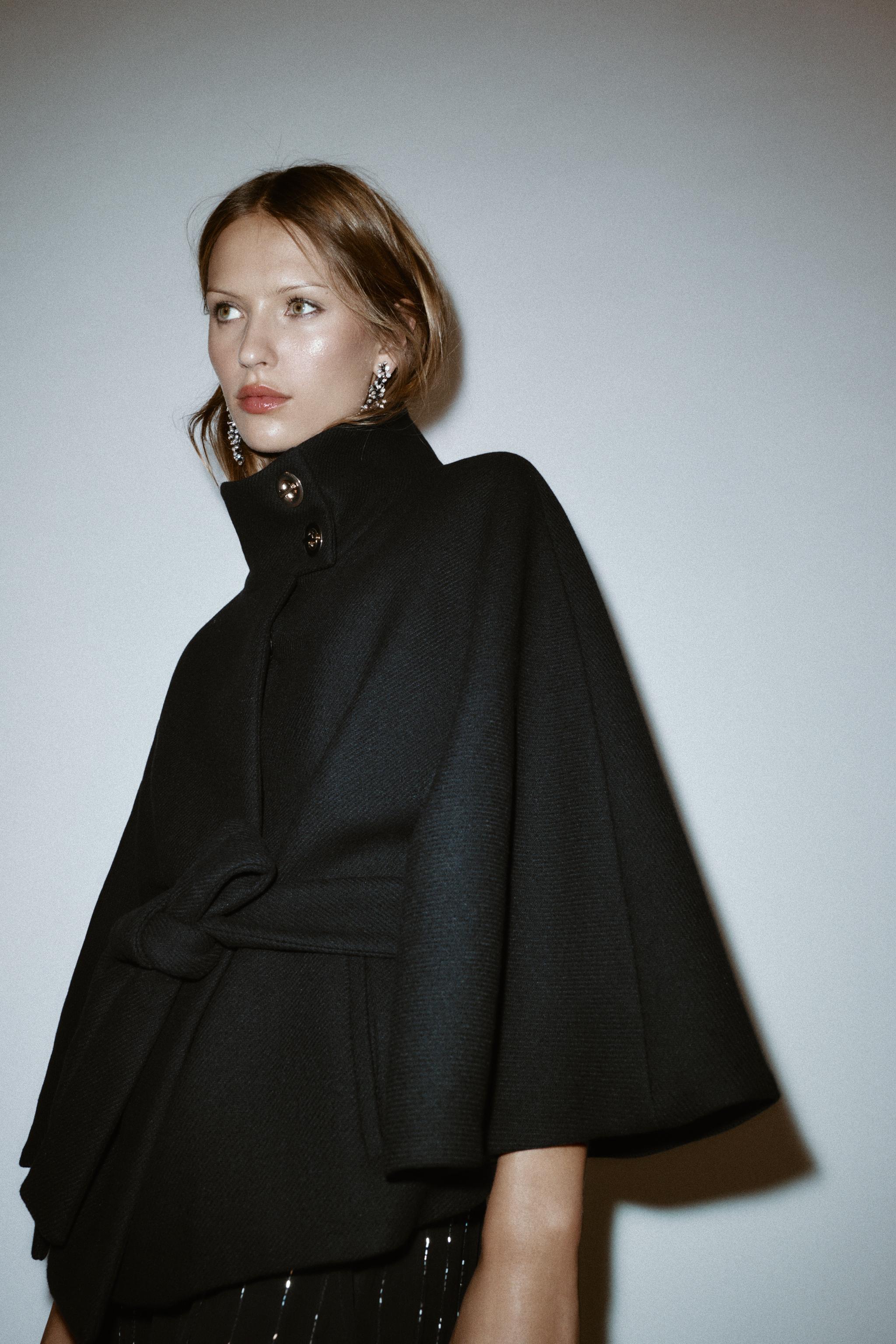 Short Cape Coat With Wool Belt