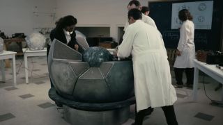 Scientists build an atomic bomb in Oppenheimer