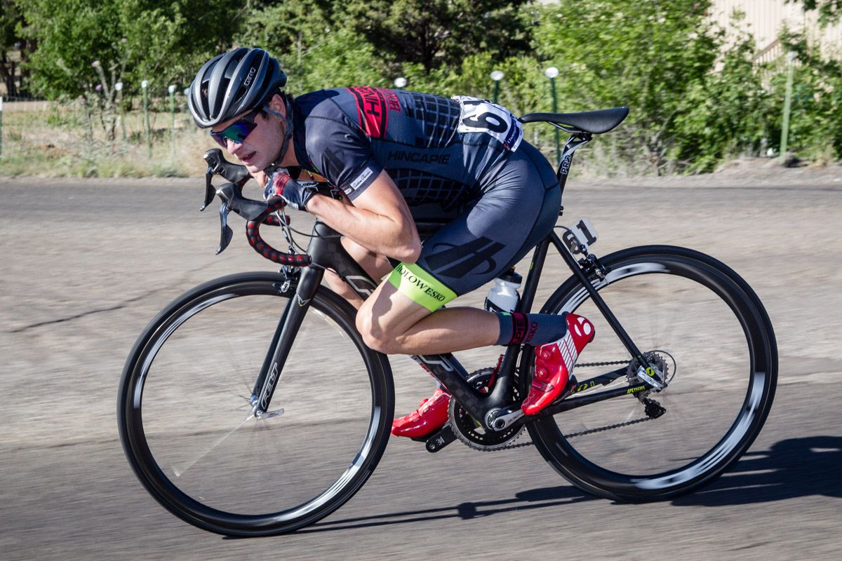 Oscar Clark (Hincapie) tries to make up some speed on the descent