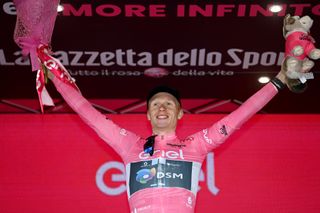 Andreas Leknessund keeps magla rosa after stage 7 at Giro d'Italia