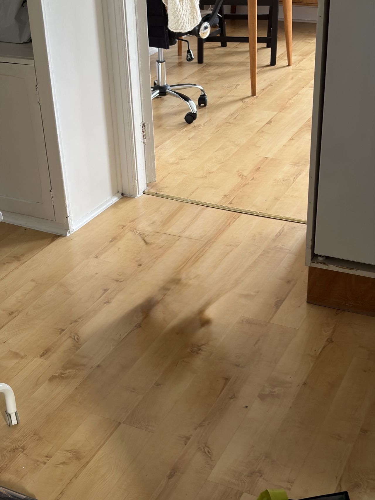 Assorted images demonstrating Clean Up in iOS 26