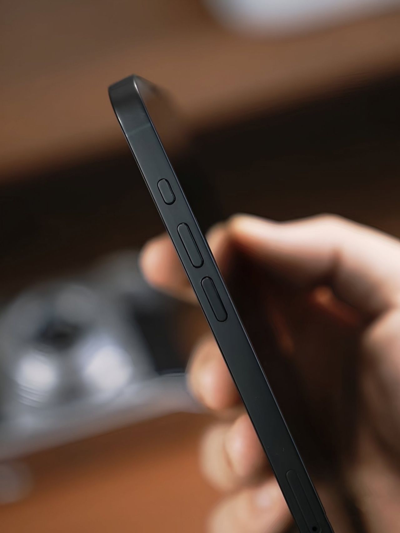 Leaked images of matte black iPhone SE