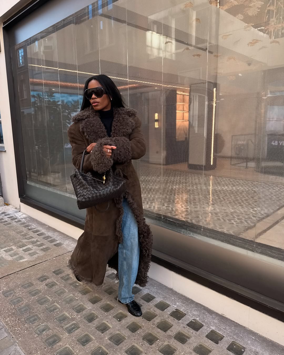 Marilyn wearing big sunglasses