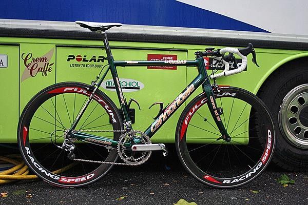 Pippo Pozzato (Liquigas) probably wins the prize for best looking bike this year with his two-tone metallic green Cannondale SuperSix.