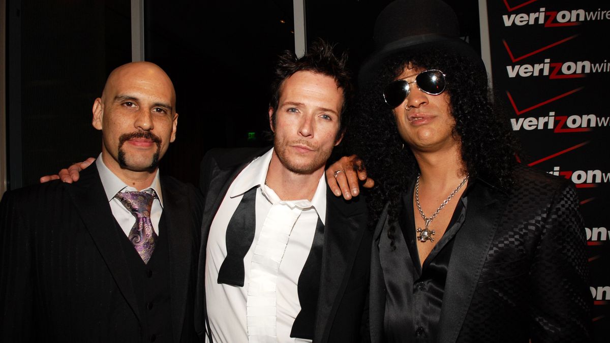 Dave Kushner, Scott Weiland and Slash of Velvet Revolver 