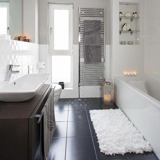 main bathroom with basin and bathtub