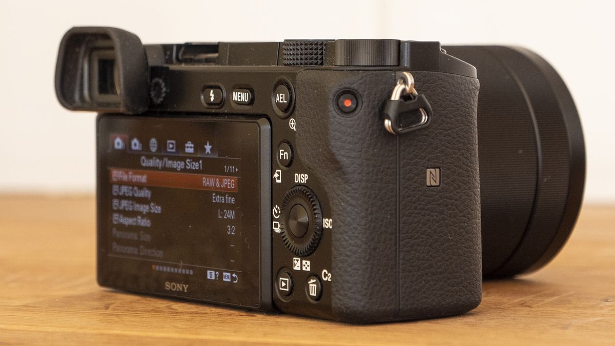 Sony A6100