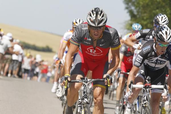 Lance Armstrong (RadioShack) out of the saddle