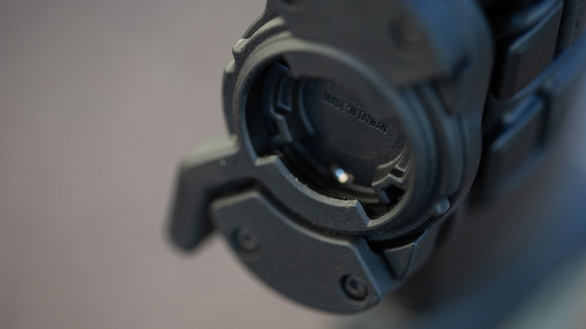 Garmin Varia RCT715 detail of locked mount