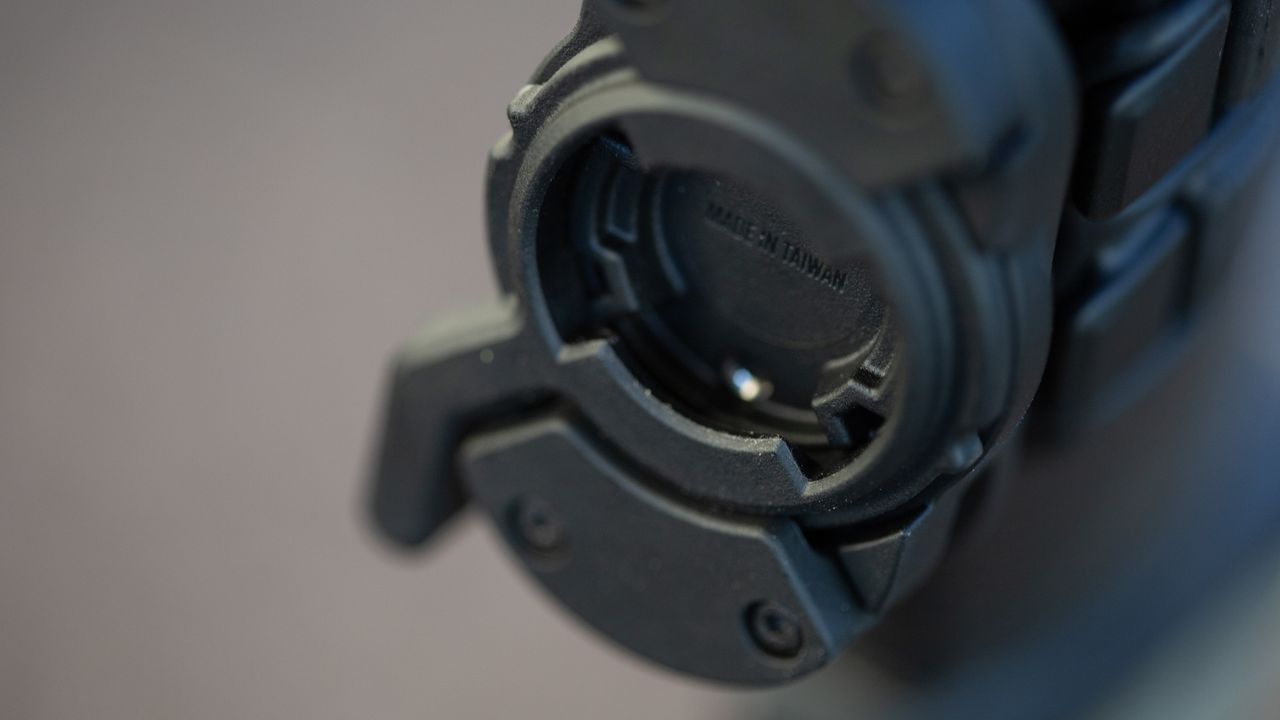 Garmin Varia RCT715 detail of locked mount
