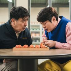 Ryu Seung-ryong as Choi Sun-man, Ahn Jae-hong as Ko Baek-joong in Chicken Nugget